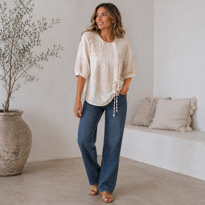 Blusa casual con bordados geométricos